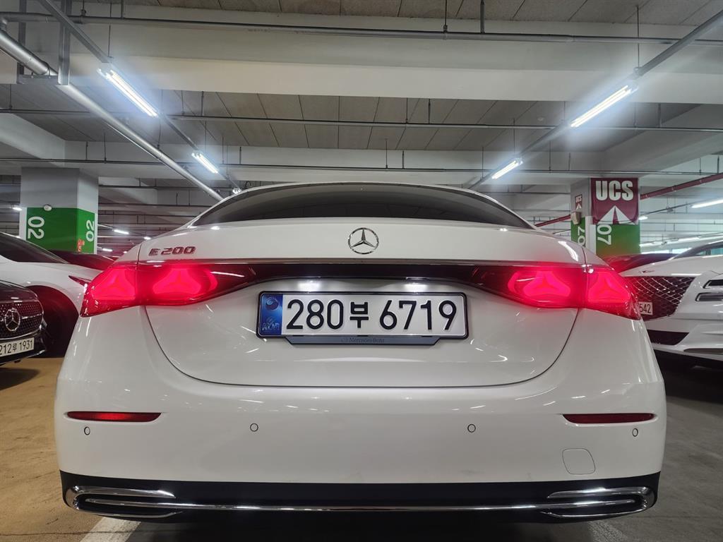 Mercedes Benz E class - Vista 3