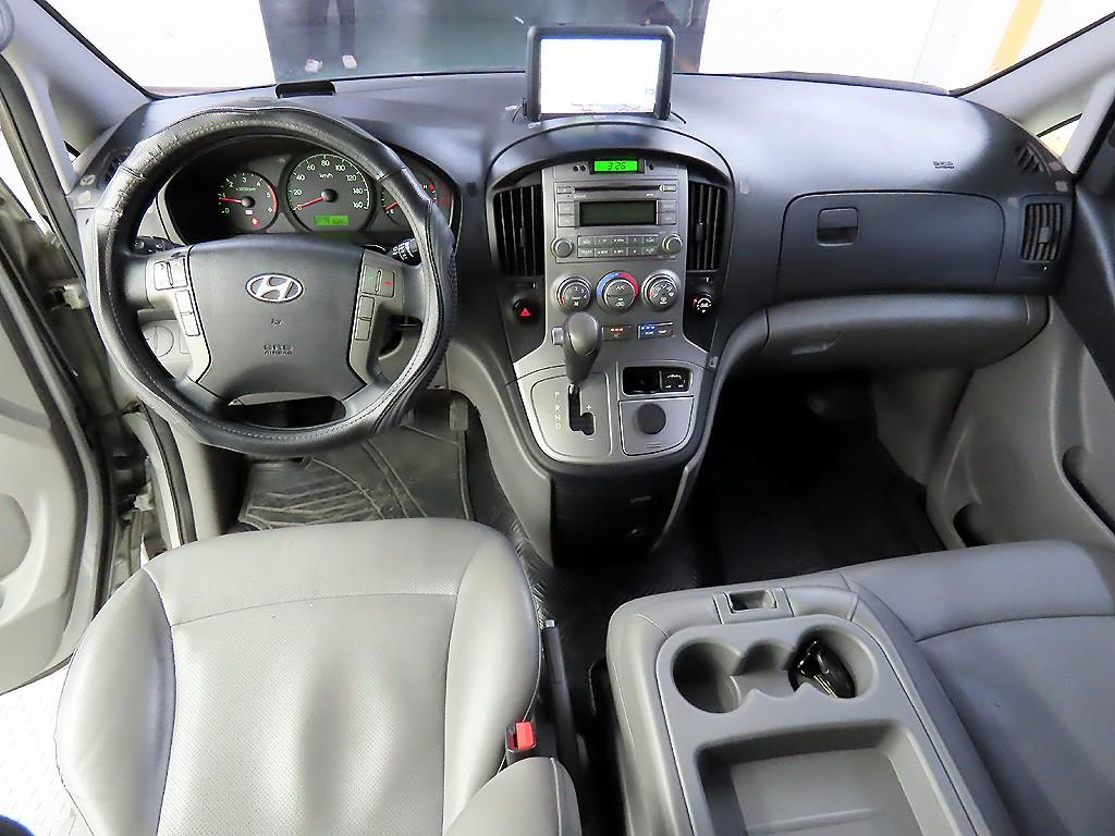 HYUNDAI Starex - Vista 7