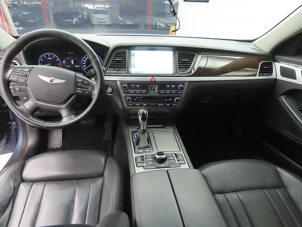 HYUNDAI Genesis - Vista 7