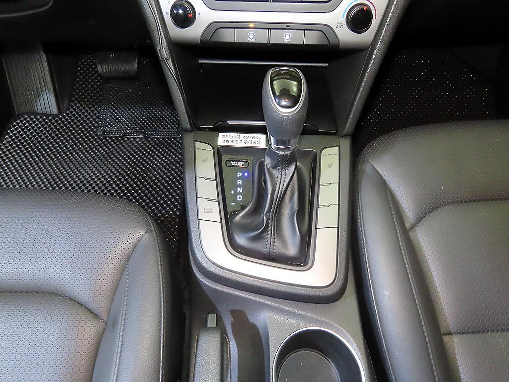 HYUNDAI Avante - Vista 12