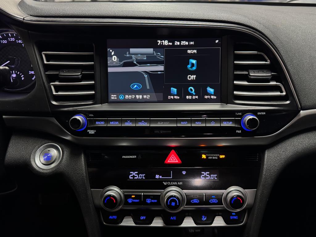 HYUNDAI Avante - Vista 11