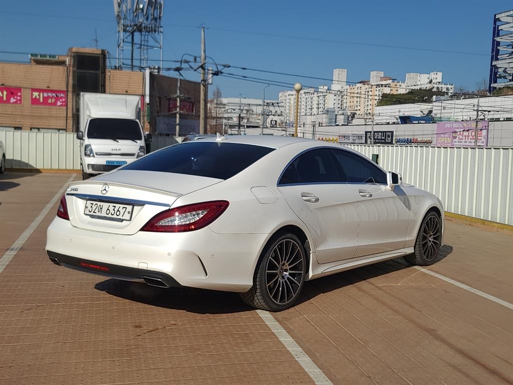 Mercedes Benz CLS Class - Vista 4