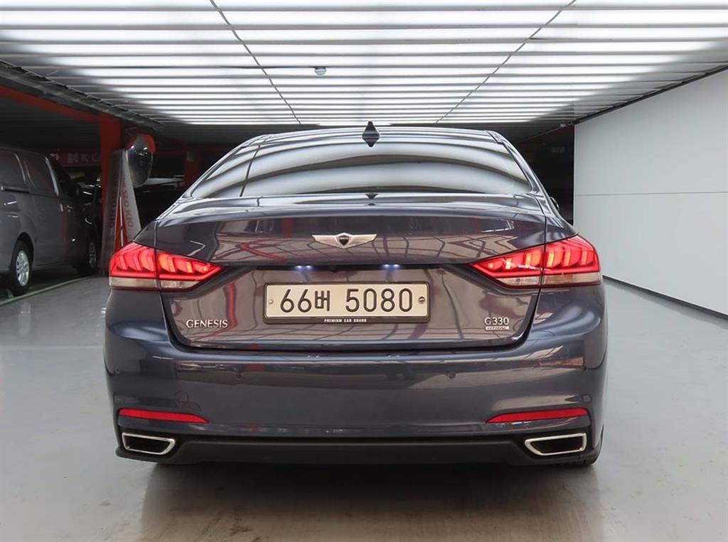 HYUNDAI Genesis - Vista 3