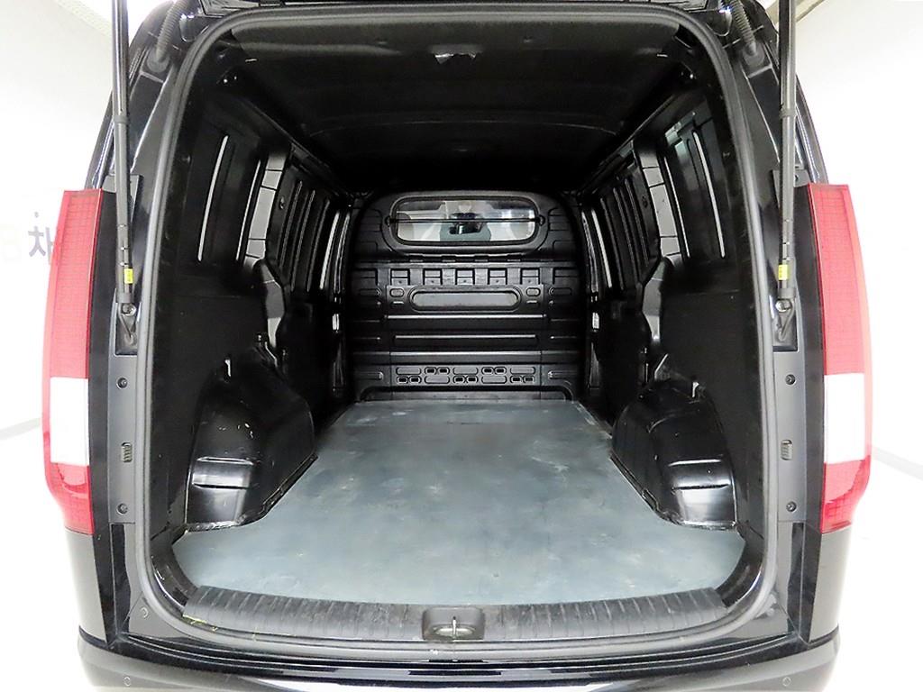 HYUNDAI Staria - Vista 5