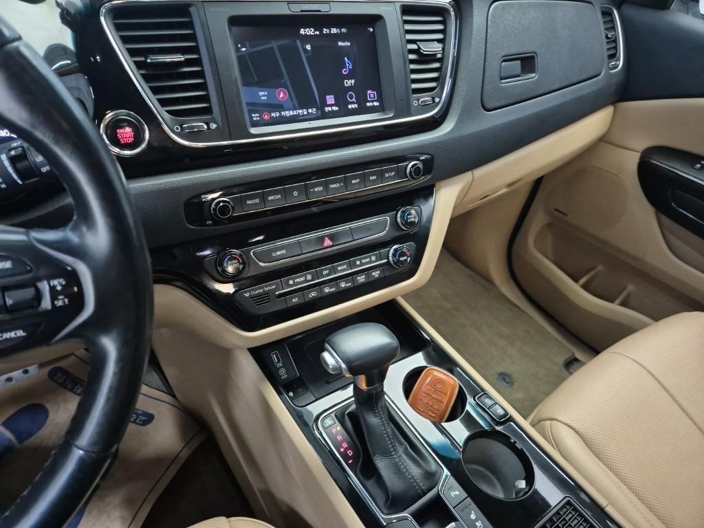 KIA Carnival - Vista 10