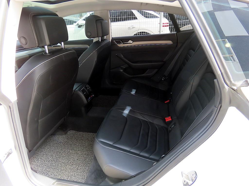 Volkswagen Arteon - Vista 6