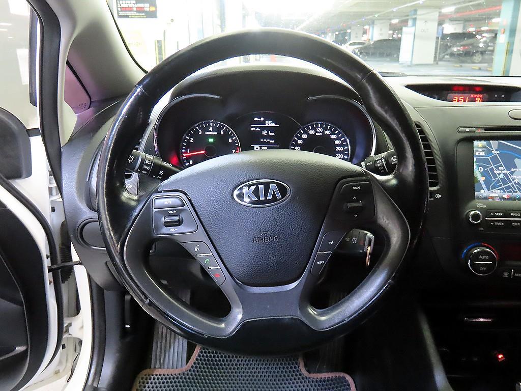 KIA K3 - Vista 8