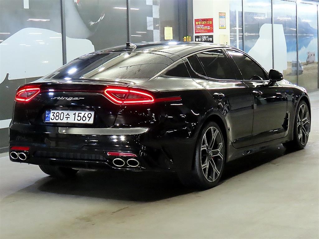 KIA Stinger - Vista 4