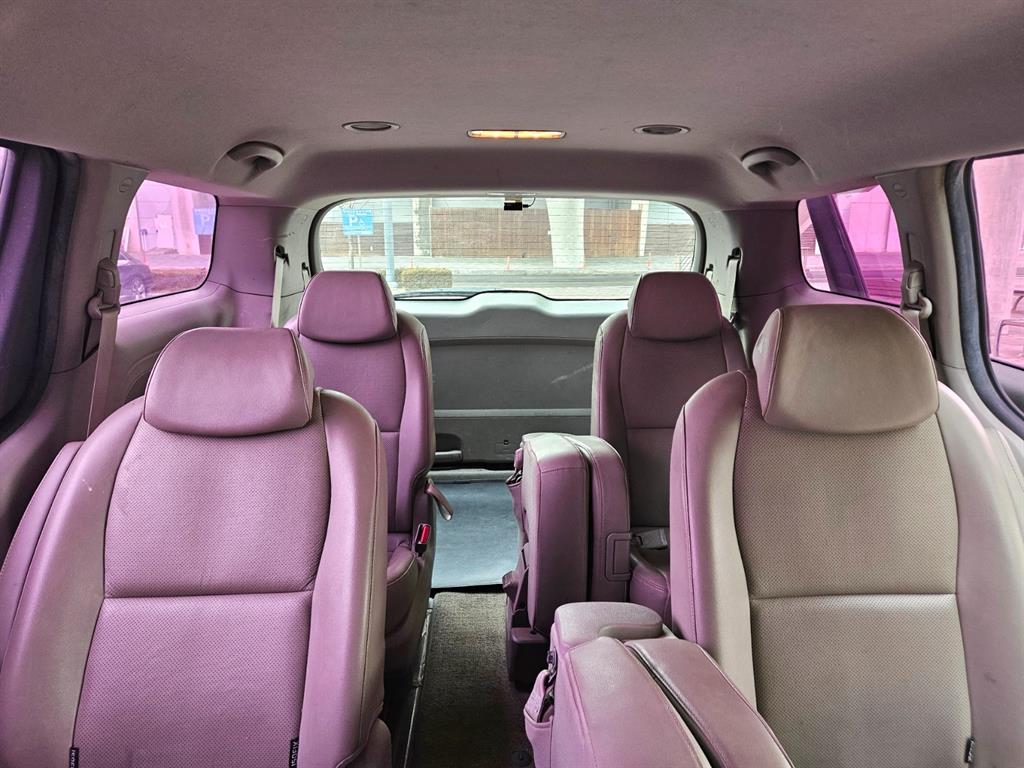 KIA Carnival - Vista 10