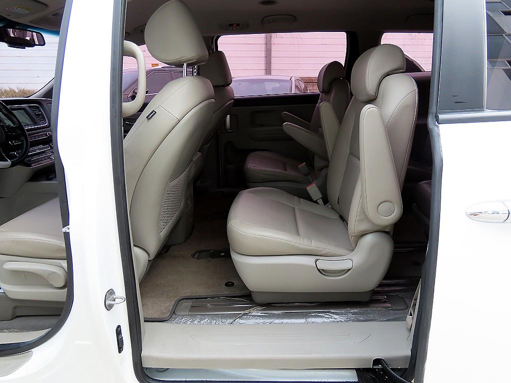 KIA Carnival - Vista 6