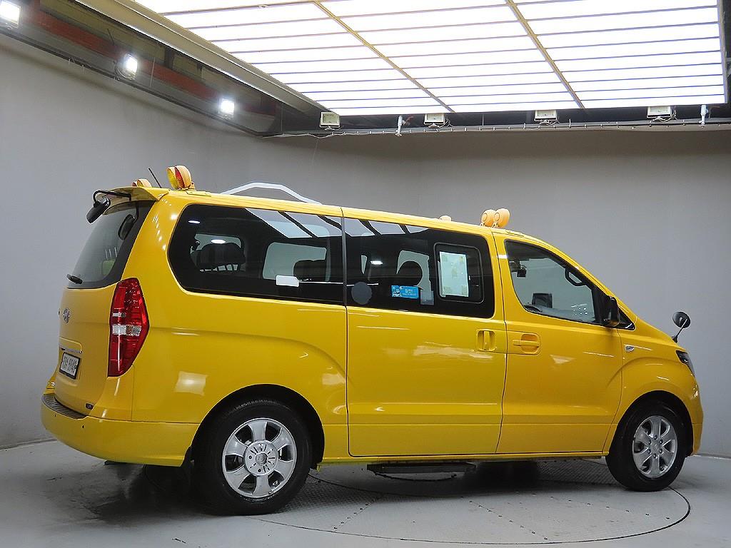 HYUNDAI Starex - Vista 7