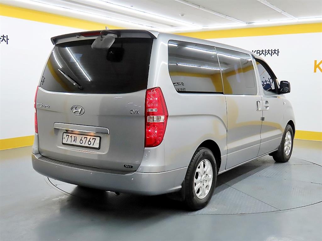 HYUNDAI Starex - Vista 4