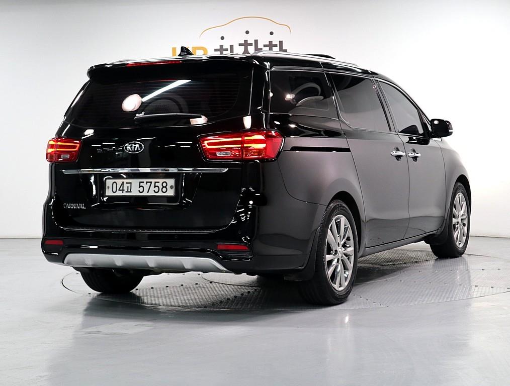 KIA Carnival - Vista 2