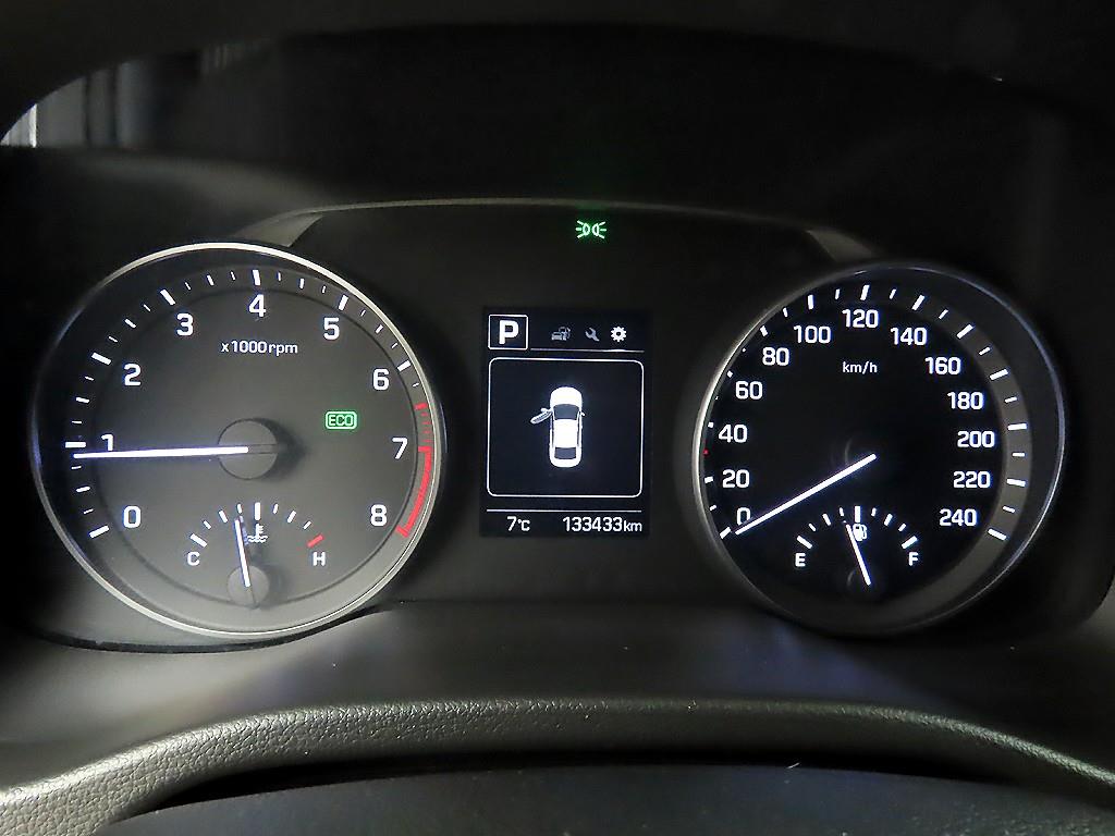 HYUNDAI Avante - Vista 8