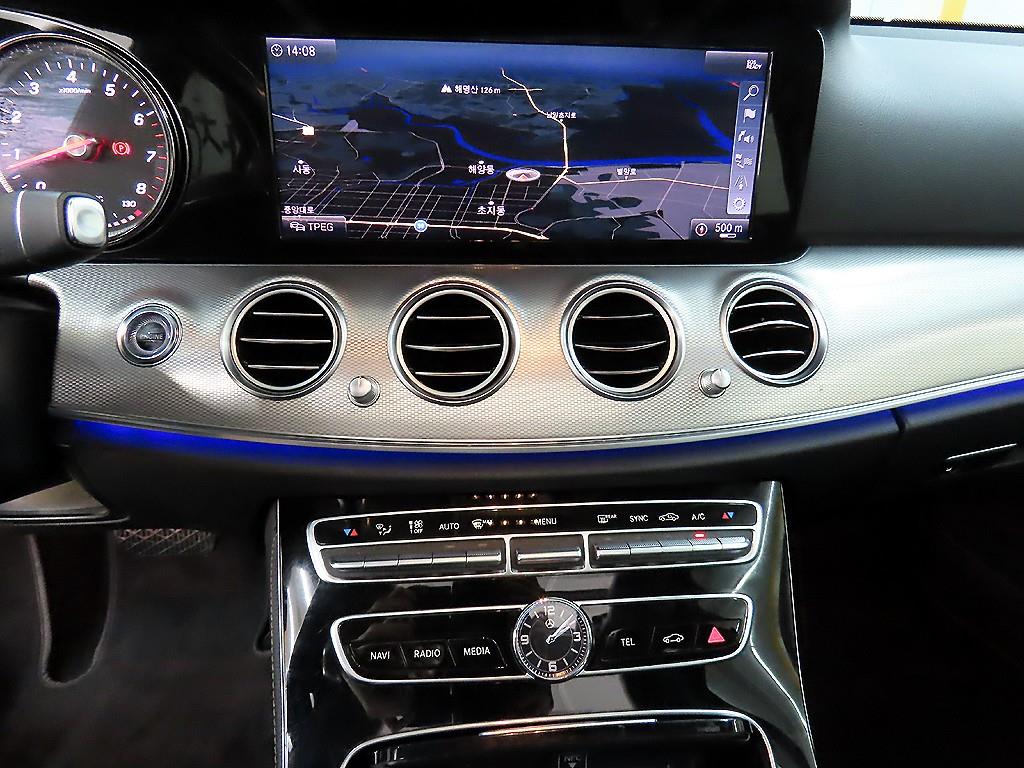 Mercedes Benz E class - Vista 12