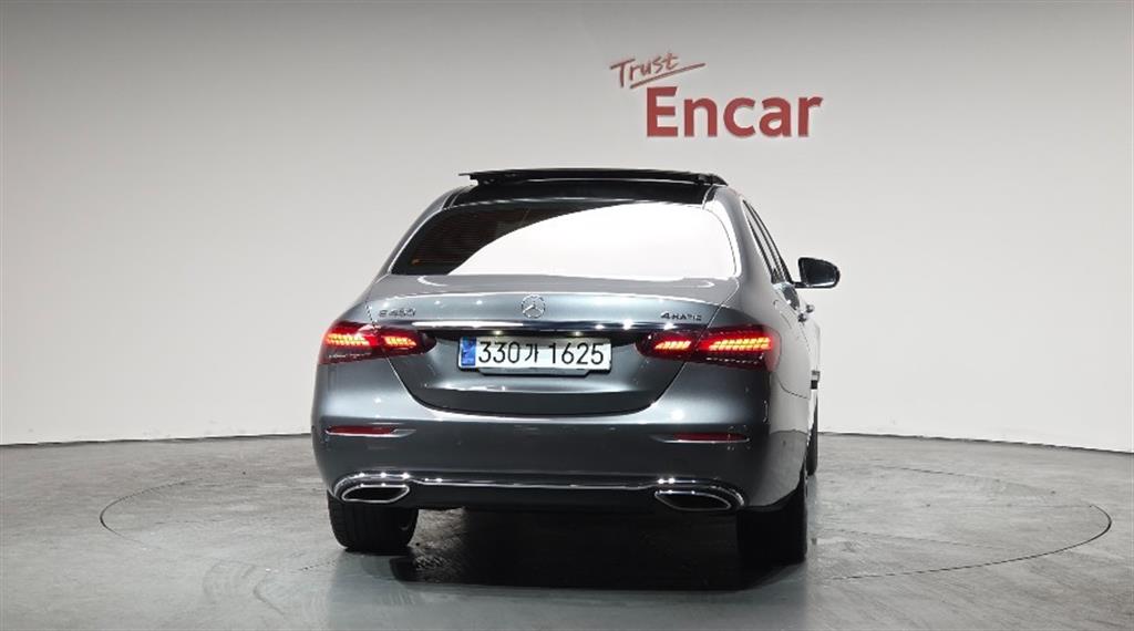 Mercedes Benz E class - Vista 4