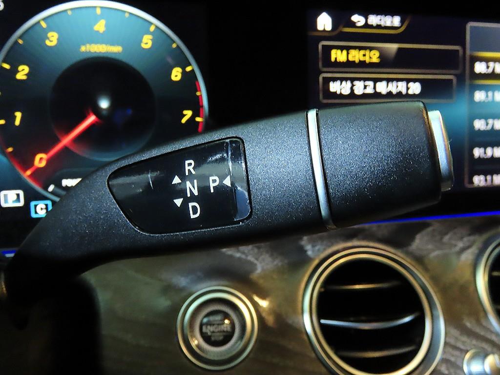 Mercedes Benz E class - Vista 12