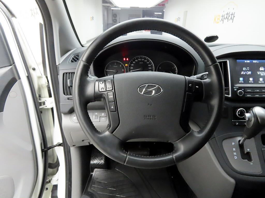 HYUNDAI Starex - Vista 8