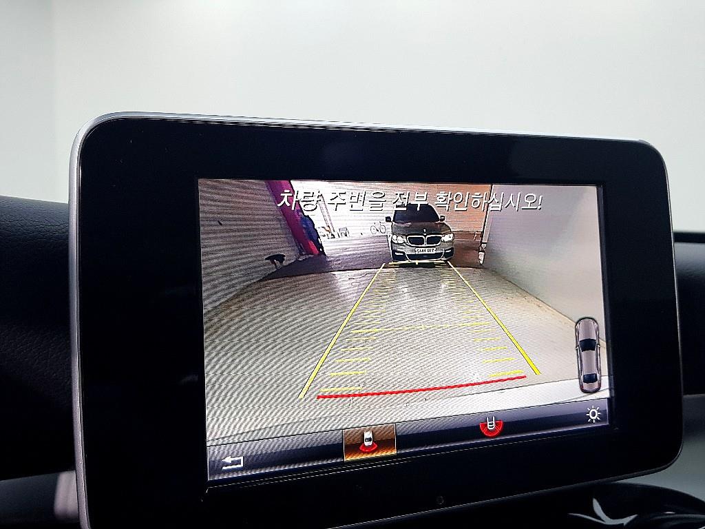 Mercedes Benz C Class - Vista 11