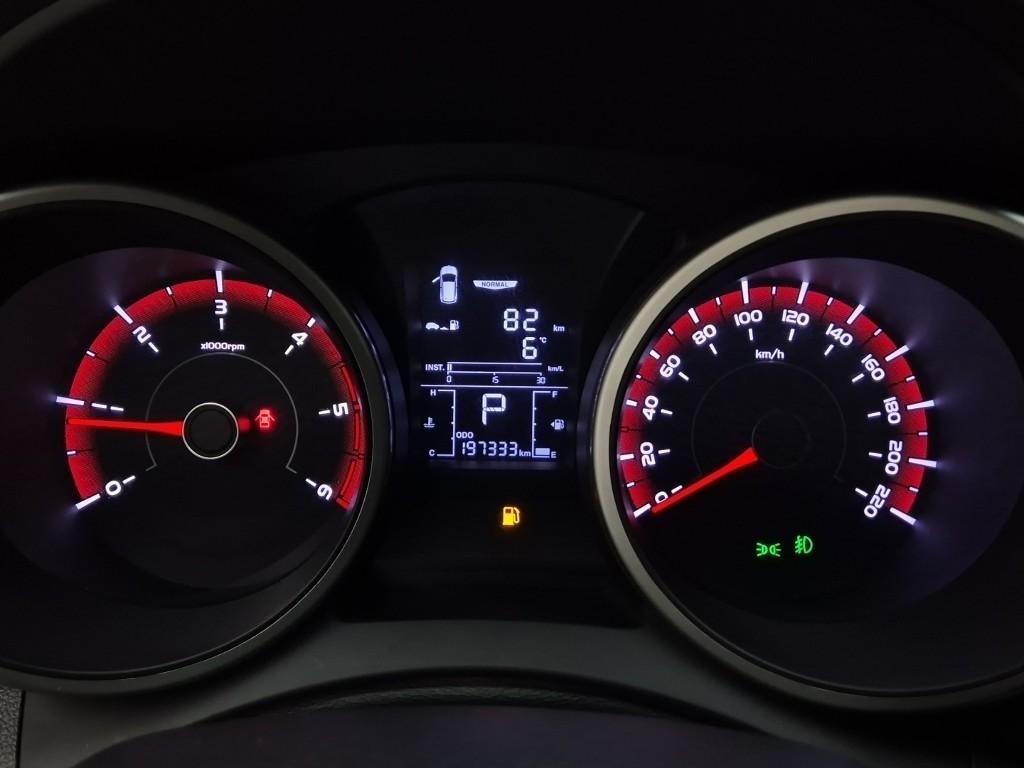 Ssangyong Tivoli 2016 Blanco - Importación desde Corea - HF Imports Iquique - Foto 14