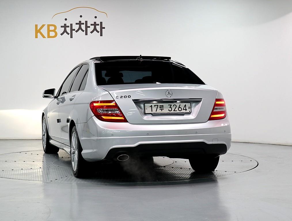 Mercedes Benz C Class - Vista 4