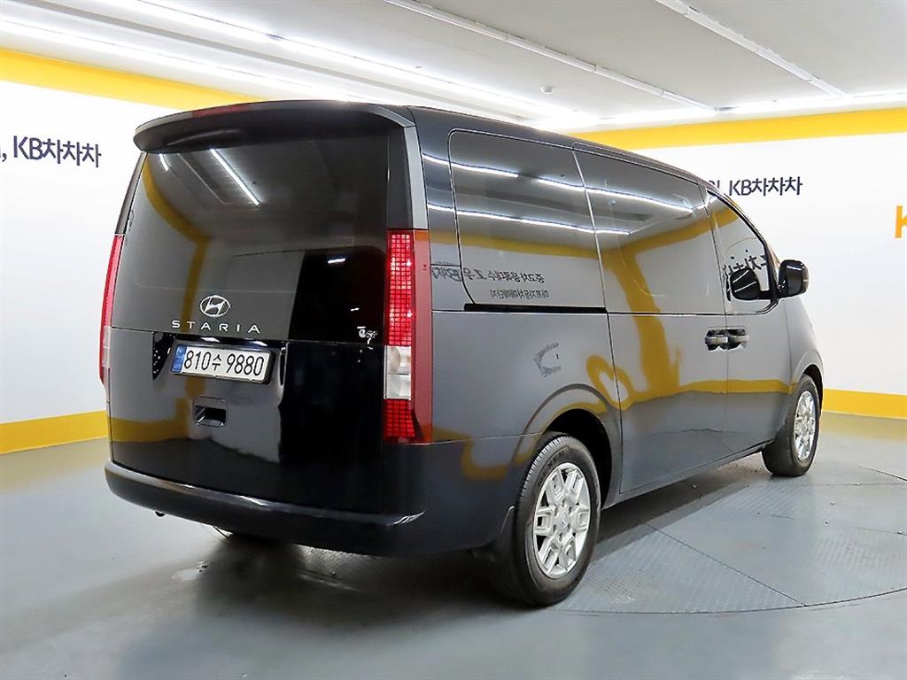 HYUNDAI Staria - Vista 4