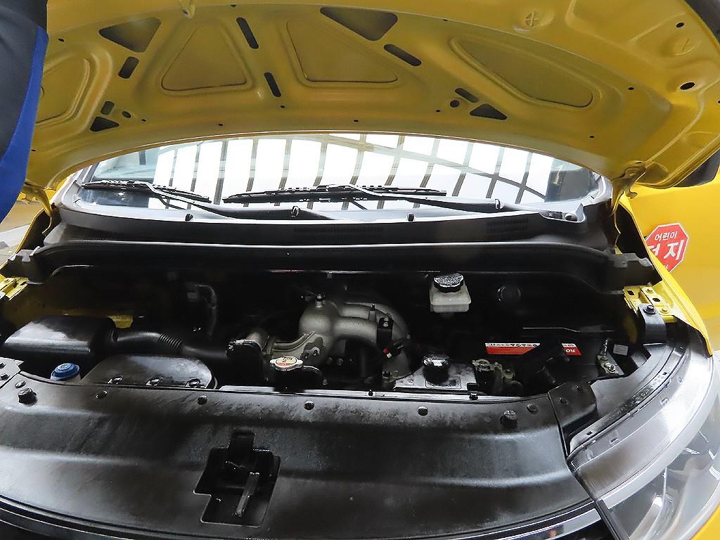 HYUNDAI Starex 2019 Amarillo - Importación desde Corea - HF Imports Iquique - Foto 8