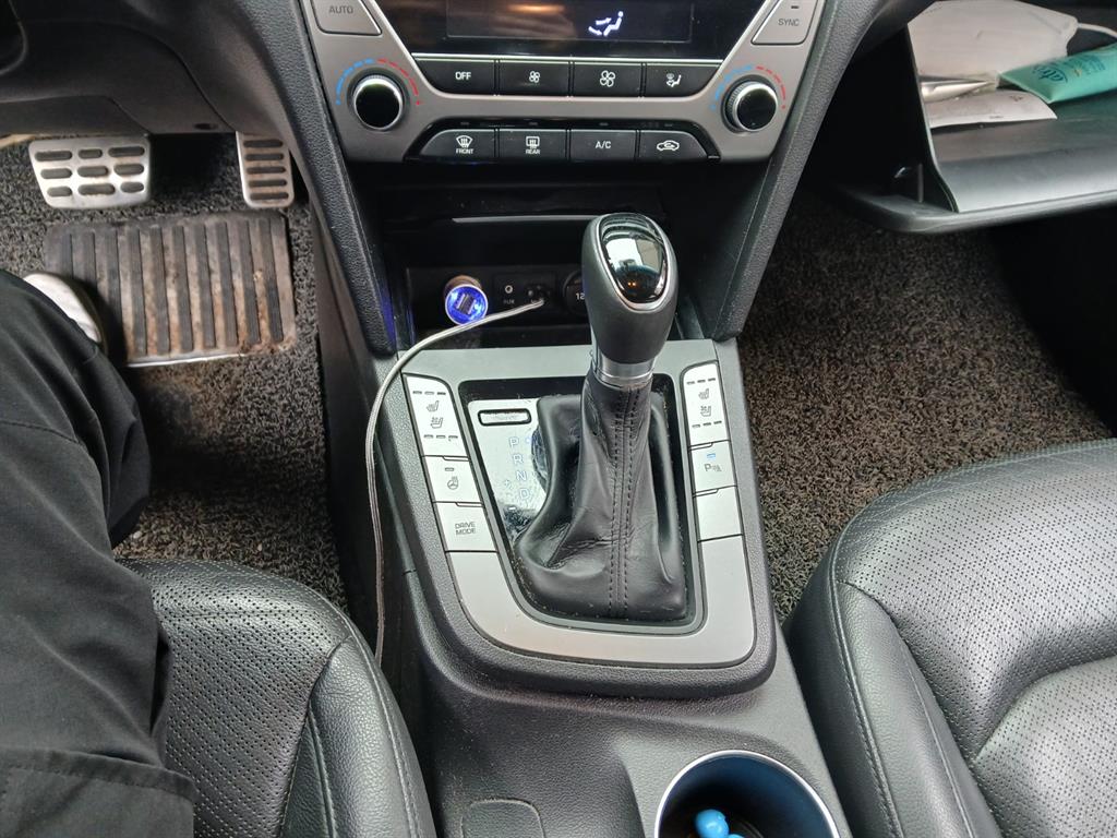 HYUNDAI Avante - Vista 8