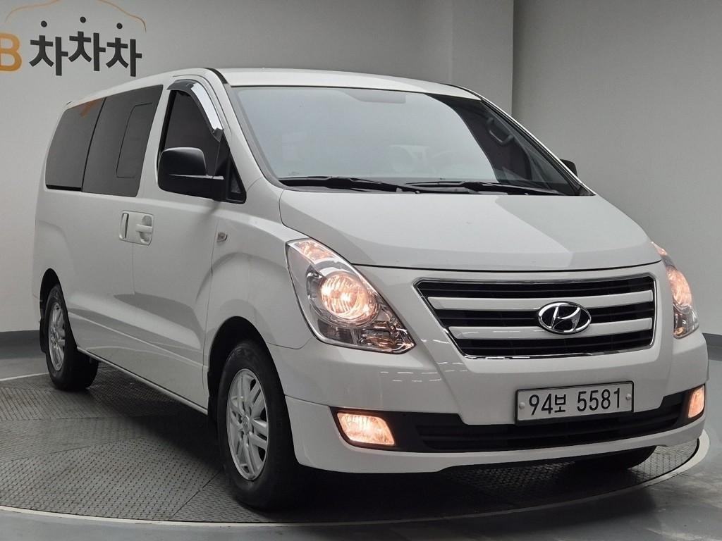 HYUNDAI Starex - Vista 3