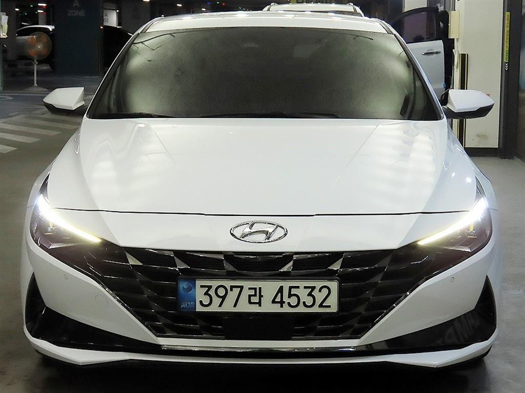 HYUNDAI Avante - Vista 2