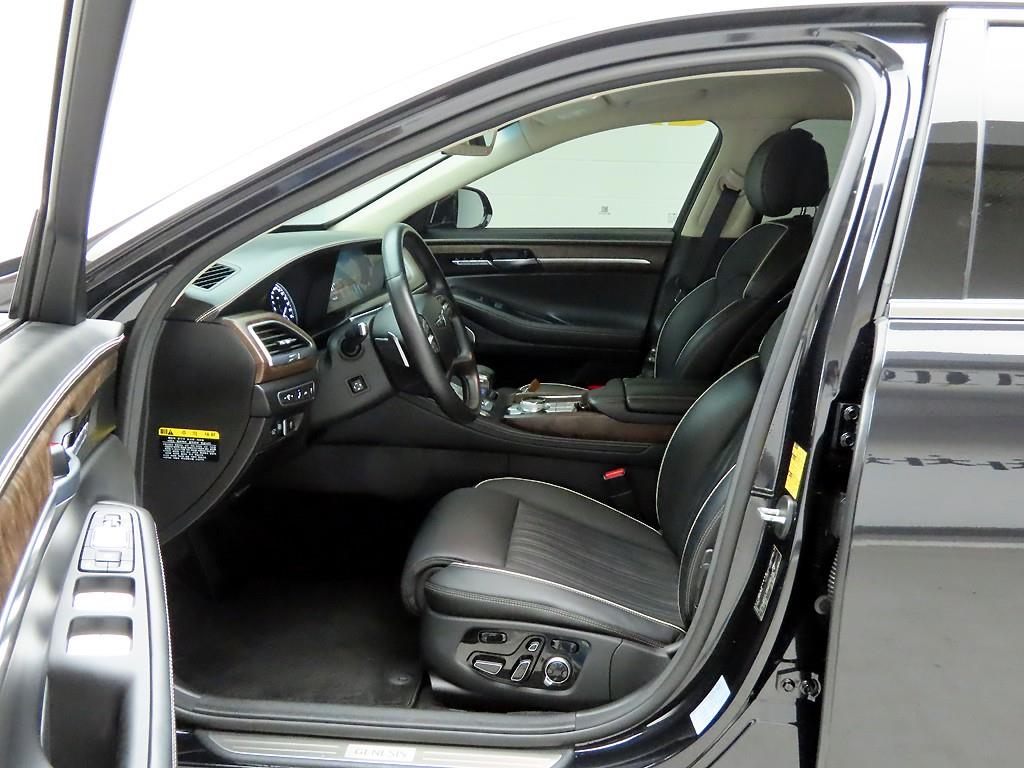 Genesis G90 - Vista 10