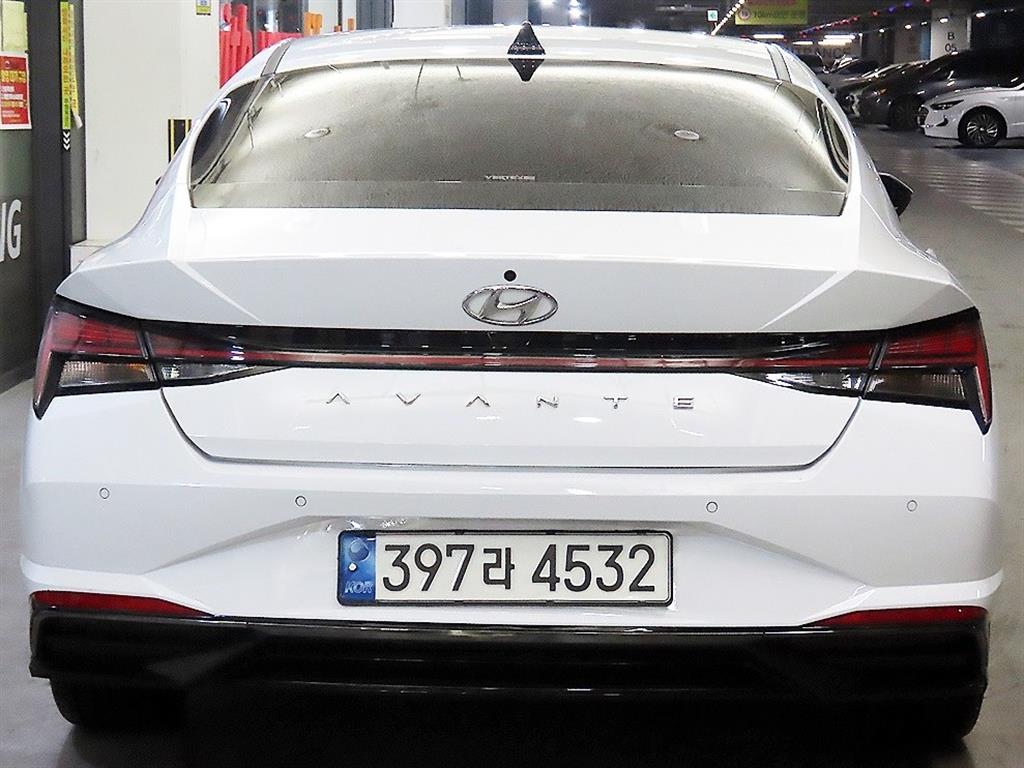 HYUNDAI Avante - Vista 5