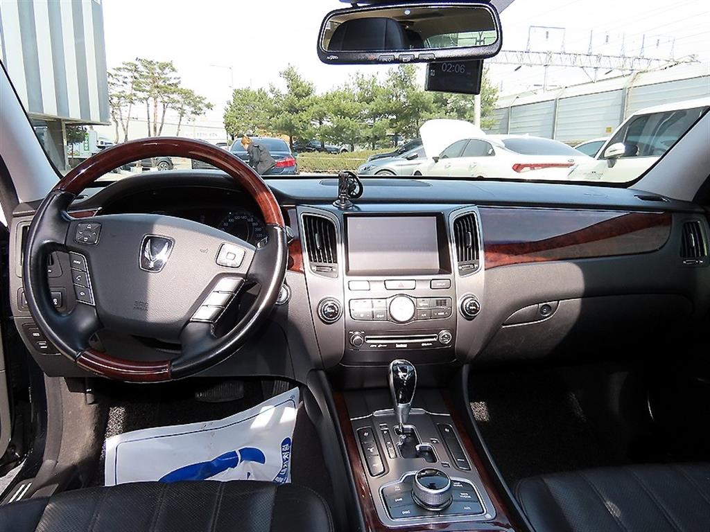 HYUNDAI Equus - Vista 7