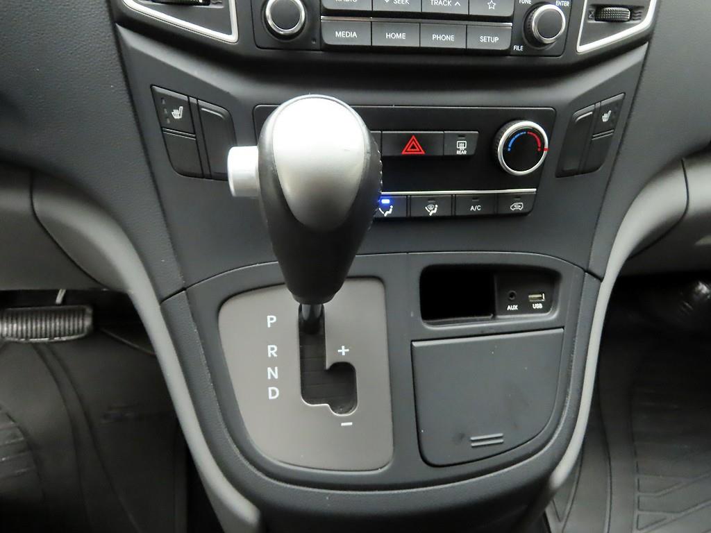 HYUNDAI Starex - Vista 10