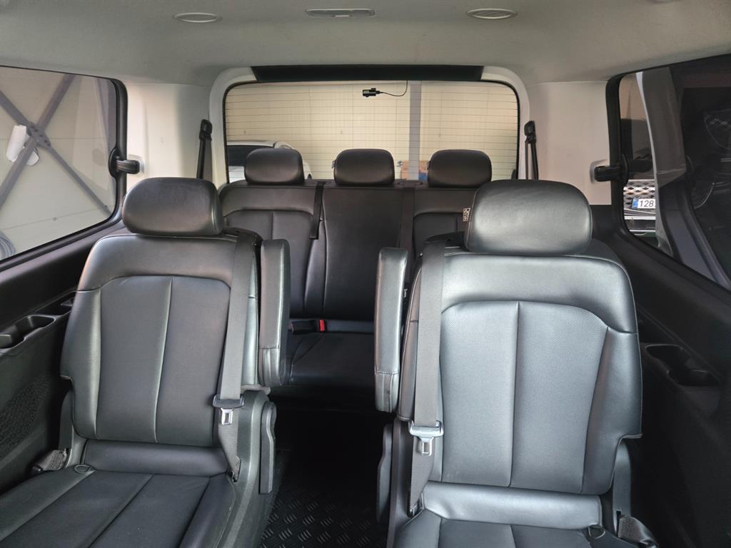 HYUNDAI Staria - Vista 6