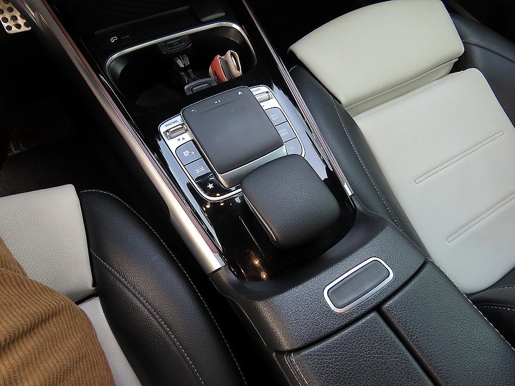 Mercedes Benz GLB Class - Vista 12