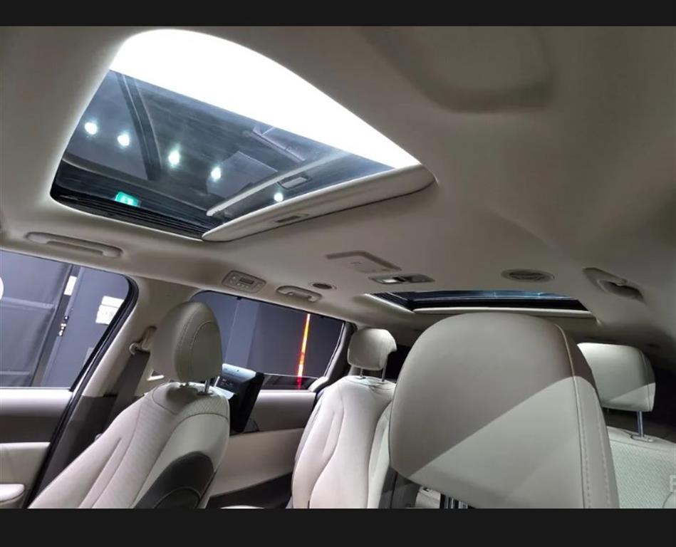 KIA Carnival - Vista 10