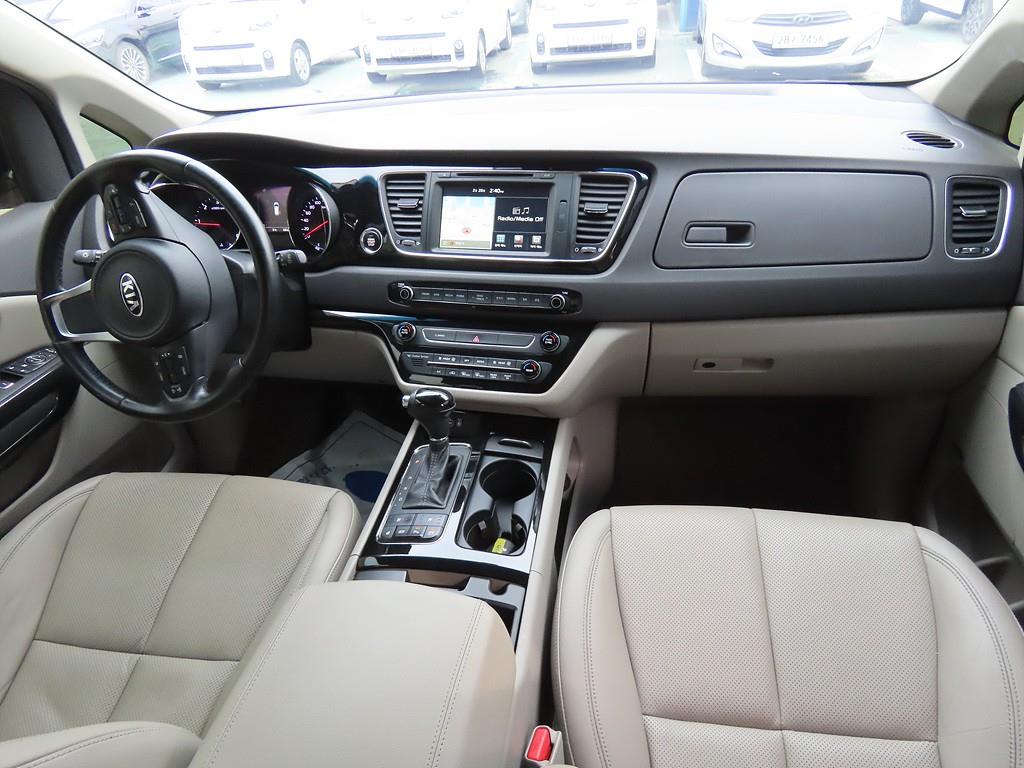KIA Carnival - Vista 5
