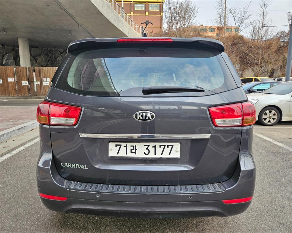 KIA Carnival - Vista 6