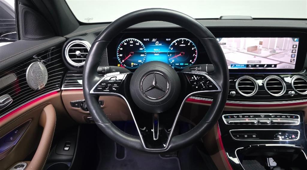 Mercedes Benz E class - Vista 12