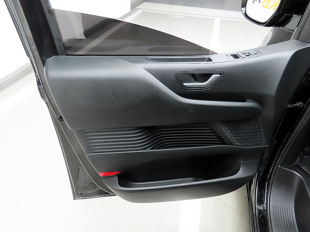 HYUNDAI Staria - Vista 11