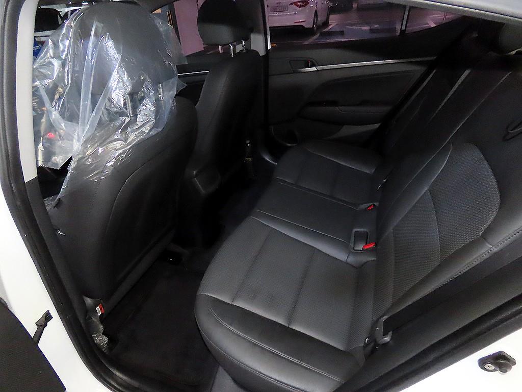 HYUNDAI Avante - Vista 7