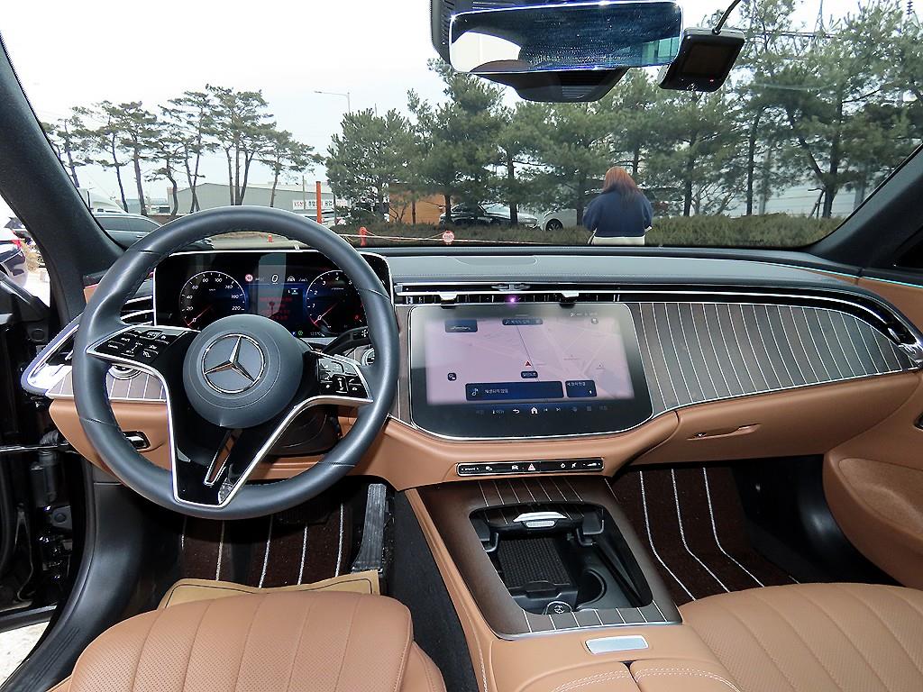 Mercedes Benz E class - Vista 7