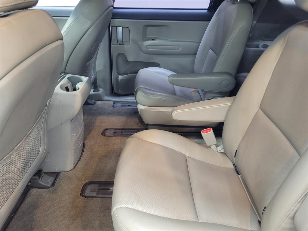 KIA Carnival - Vista 9