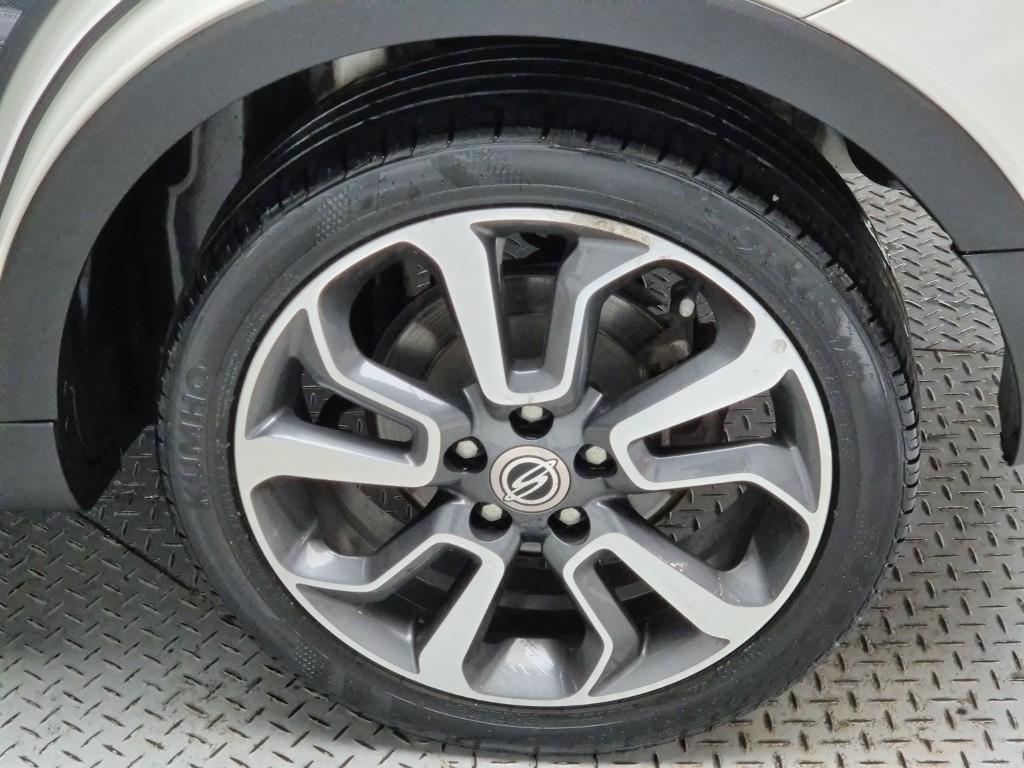 Ssangyong Tivoli - Vista 5