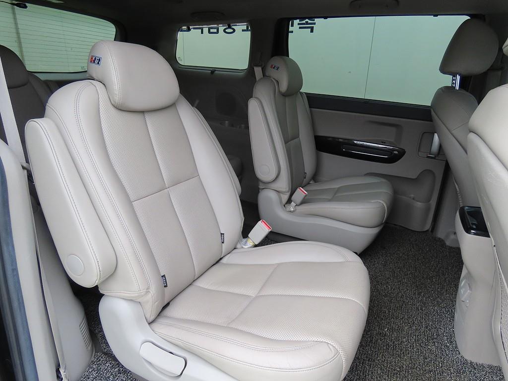 KIA Carnival - Vista 8