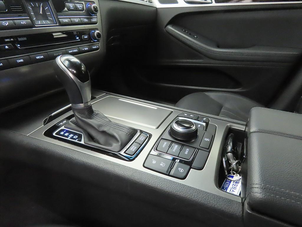 HYUNDAI Genesis - Vista 11