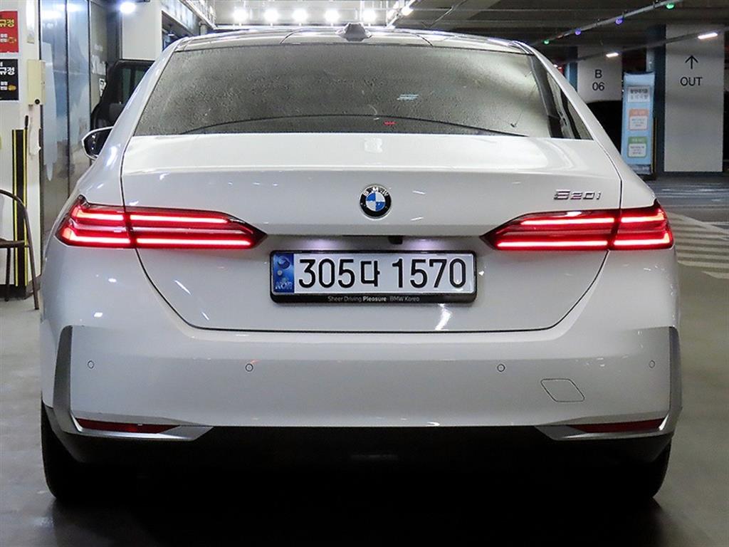 BMW 5 Series - Vista 5