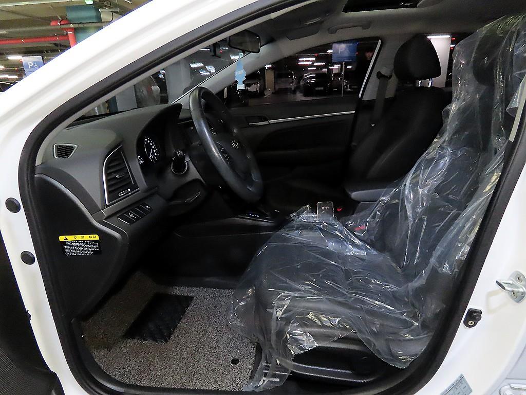 HYUNDAI Avante - Vista 6