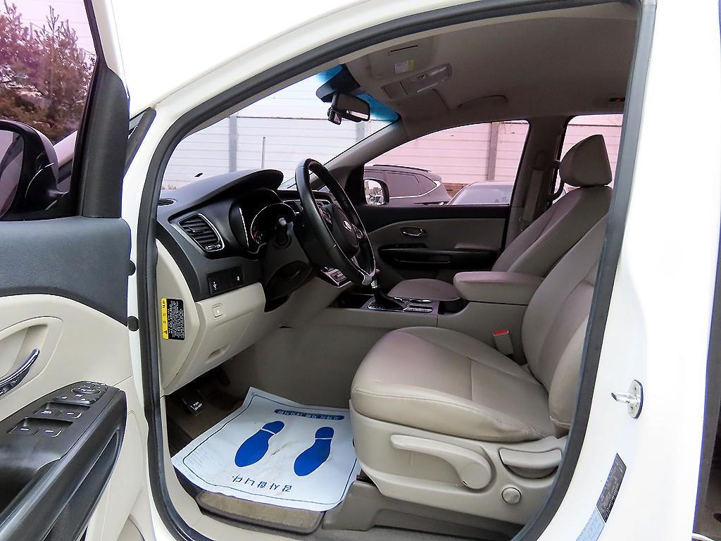 KIA Carnival - Vista 5